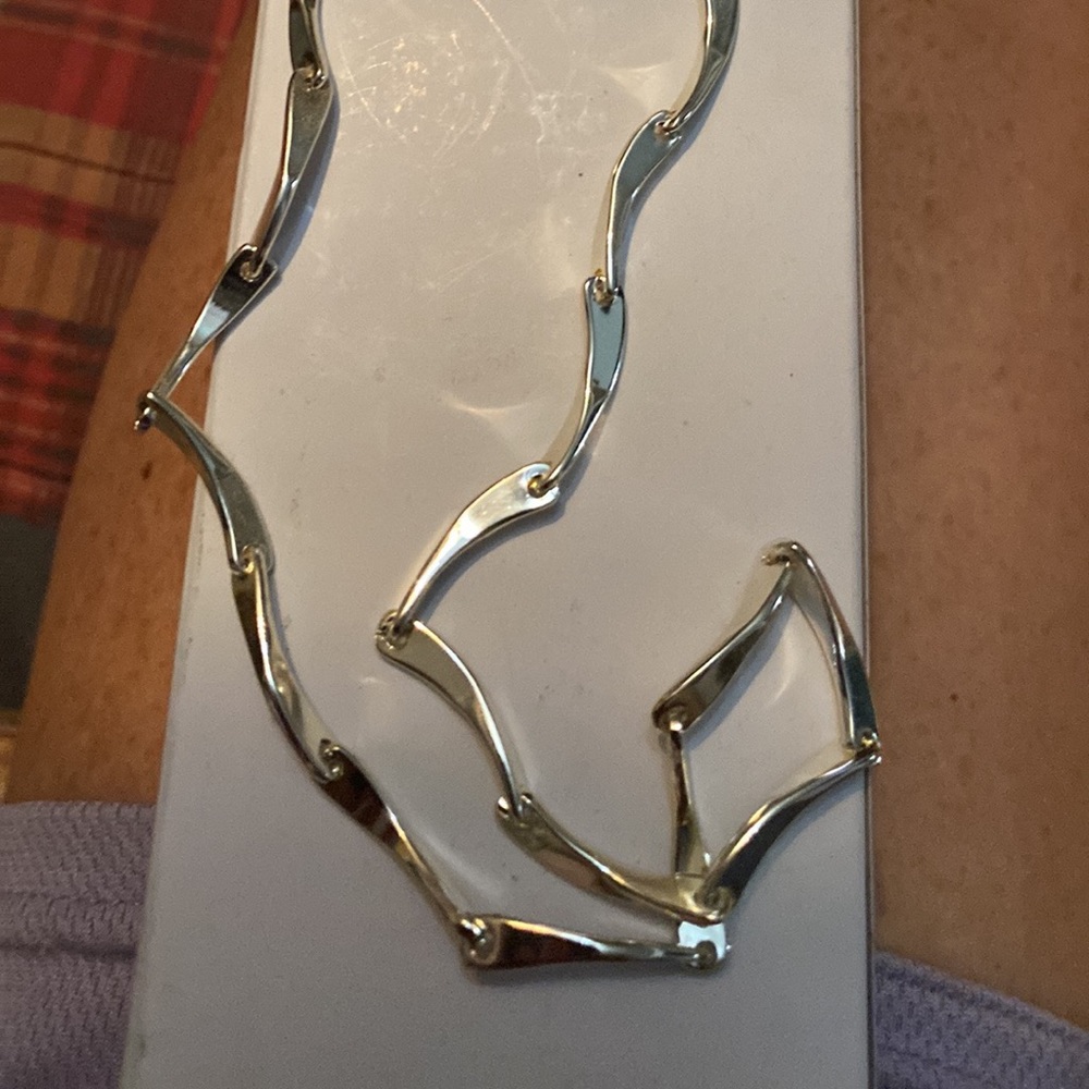 Kendra Scott necklace